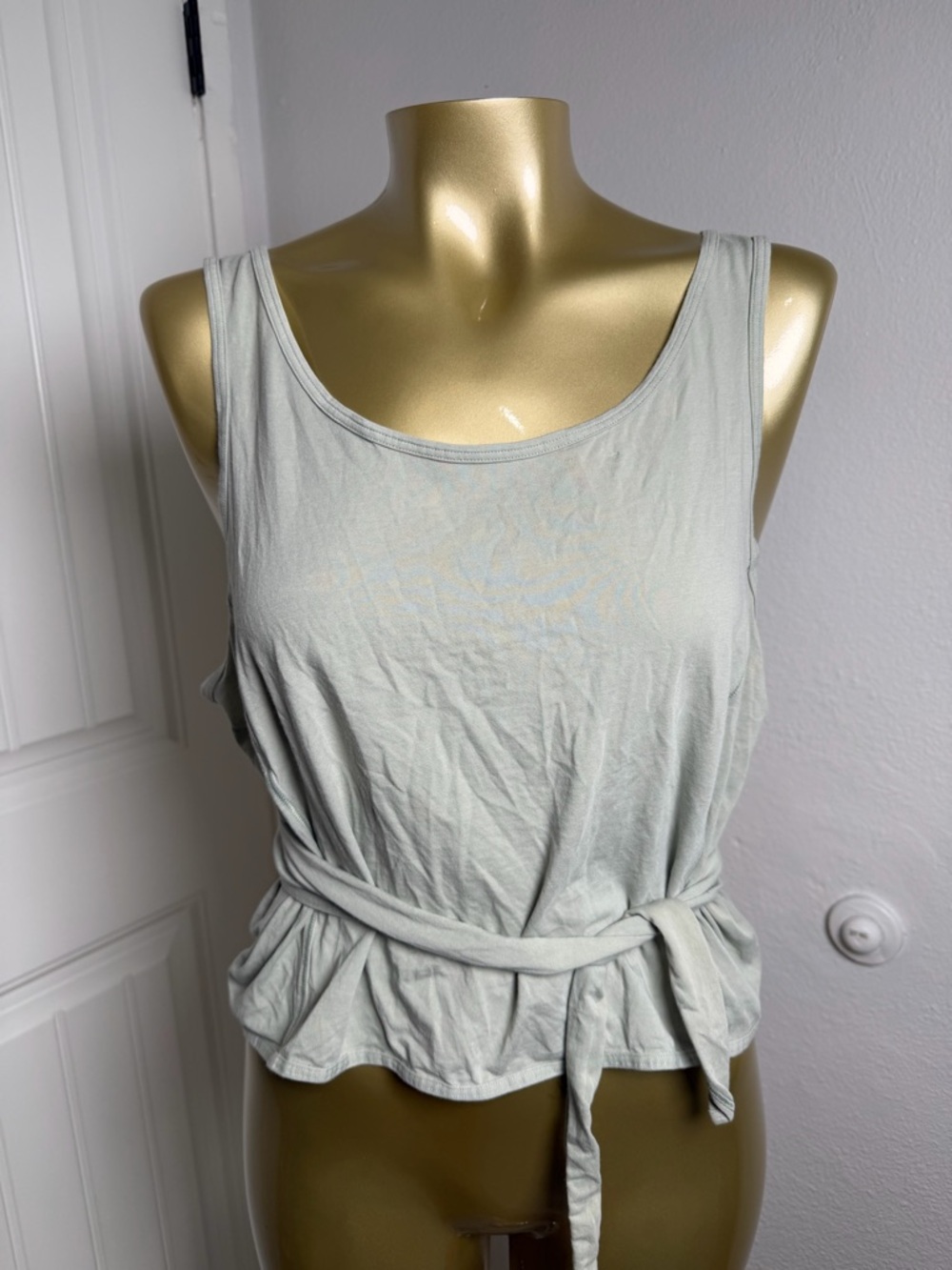 Lululemon Its A Tie Tank in a light green Size 8